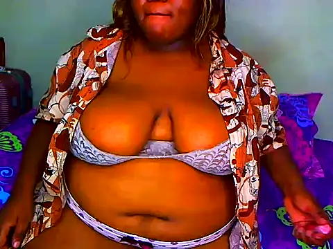 Snapshot of SweetChubbyQueen chatting on March 1, 10:56 pm SweetChubbyQueen online show from March 1, 10:56 pm