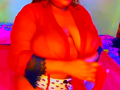 Snapshot of SweetChubbyQueen chatting on March 4, 5:24 am SweetChubbyQueen online show from March 4, 5:24 am