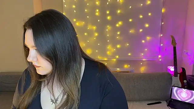 RiotKitten1 online show from March 4, 1:44 am