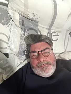 Snapshot of eruzam59000 chatting on February 21, 4:30 pm eruzam59000 online show from February 21, 4:30 pm