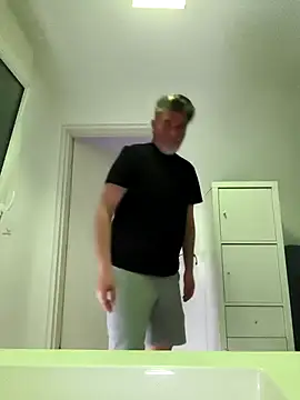 Snapshot of eruzam59000 chatting on March 4, 3:18 pm eruzam59000 online show from March 4, 3:18 pm