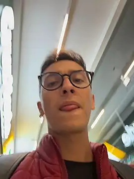 Thiago Jones1 online show from April 3, 4:32 am