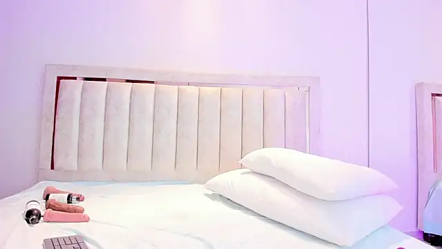 AlaiaMoretti  online show from March 13, 5:25 am