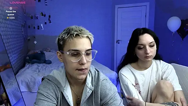 LuxuryLoverss online show from April 19, 11:09 am