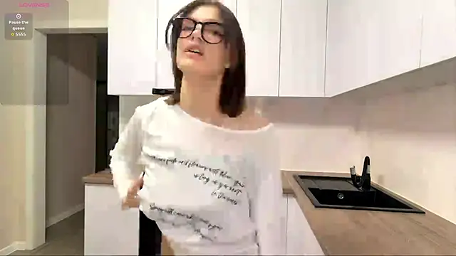 Carolini i online show from April 13, 6:02 pm