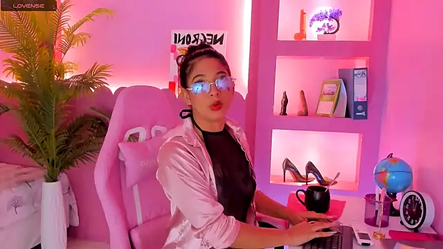 Holy Lux online show from March 11, 11:05 am