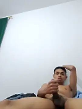 Snapshot of Lluviadeorohd chatting on February 23, 4:43 am Lluviadeorohd online show from February 23, 4:43 am