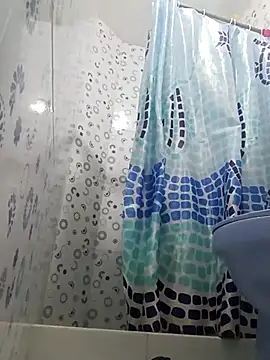 Snapshot of Lluviadeorohd chatting on February 24, 4:43 am Lluviadeorohd online show from February 24, 4:43 am