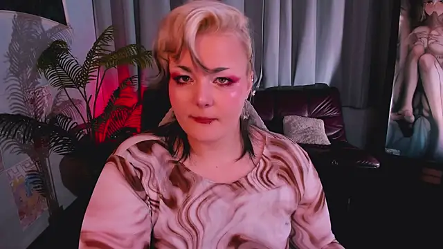 Snapshot of HwasaMoore chatting on February 28, 1:45 pm HwasaMoore online show from February 28, 1:45 pm