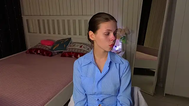 EarthaLevra online show from March 26, 8:03 pm