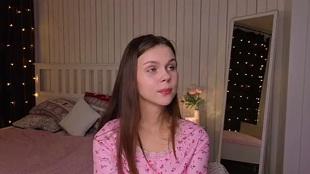 EarthaLevra online show from April 4, 6:16 pm