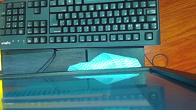 Emma hassani online show from April 17, 1:25 pm