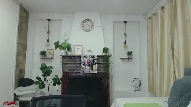 Emma hassani online show from April 20, 1:47 pm