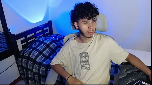 axeldarkk online show from April 6, 7:26 pm