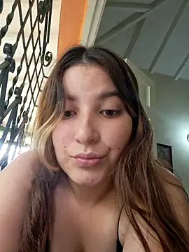 Snapshot of Estelle_Noir chatting on February 24, 8:07 pm Estelle Noir online show from February 24, 8:07 pm