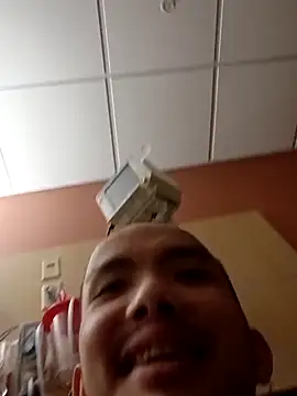 Snapshot of ken878997 chatting on February 26, 12:09 am ken878997 online show from February 26, 12:09 am