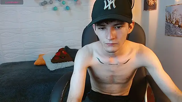 Snapshot of trevor_mob chatting on February 26, 7:46 pm trevor mob online show from February 26, 7:46 pm