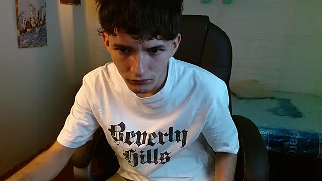 Snapshot of trevor_mob chatting on March 2, 7:32 pm trevor mob online show from March 2, 7:32 pm