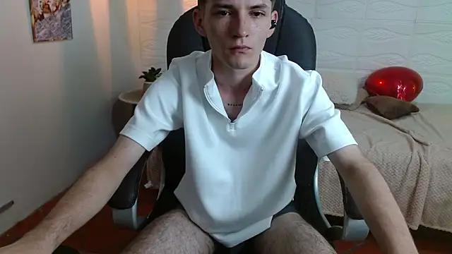 Snapshot of trevor_mob chatting on March 4, 7:31 pm trevor mob online show from March 4, 7:31 pm