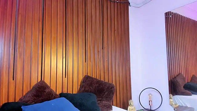 Laila-Miller online show from March 2, 7:15 am