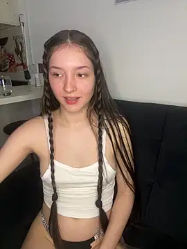 xluxulua online show from March 5, 11:23 pm