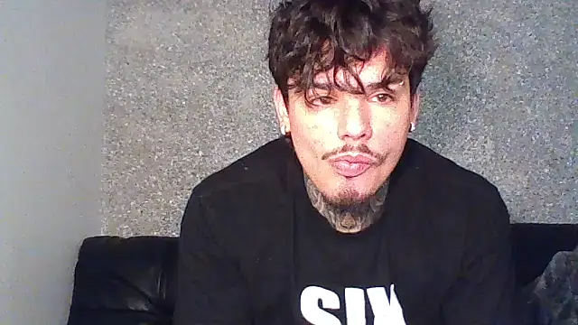 Snapshot of SNAKEARM chatting on February 26, 10:42 pm SNAKEARM online show from February 26, 10:42 pm