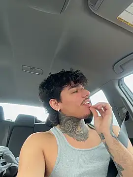 Snapshot of SNAKEARM chatting on March 3, 11:32 pm SNAKEARM online show from March 3, 11:32 pm