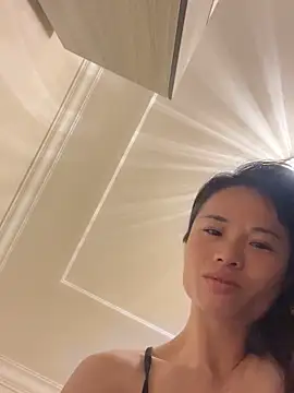 Snapshot of Mia-lp chatting on March 3, 10:43 am Mia-lp online show from March 3, 10:43 am