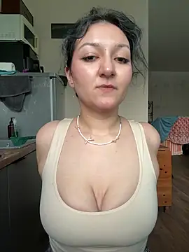 sweetllulus online show from March 27, 1:33 pm