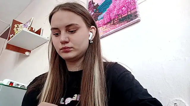 Snapshot of VeloraStar chatting on March 4, 10:10 am VeloraStar online show from March 4, 10:10 am