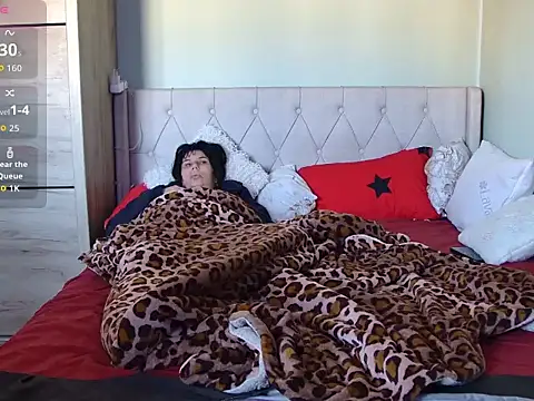 tess1980 online show from February 27, 7:08 am