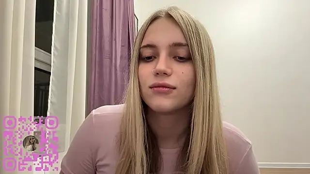 Snapshot of DebiCoppolino chatting on February 24, 7:34 pm DebiCoppolino online show from February 24, 7:34 pm