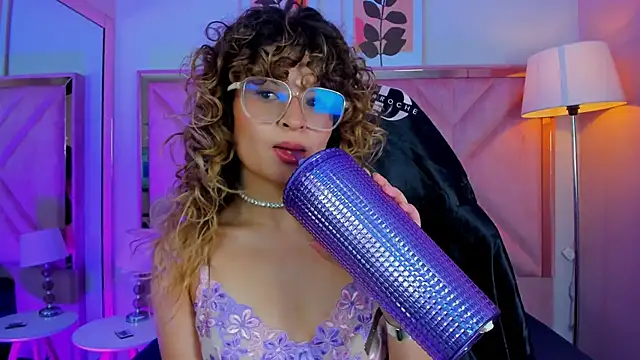 emilyjonesss  online show from February 25, 7:56 pm