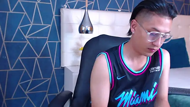 Snapshot of EriickFerrer chatting on March 2, 2:03 am EriickFerrer online show from March 2, 2:03 am