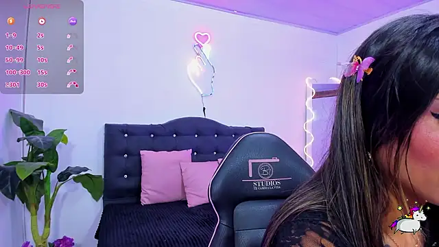 LINDSAY TAY online show from March 17, 3:33 am