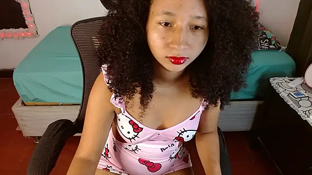 Snapshot of Skinny__hott chatting on March 4, 1:39 pm Skinny hott online show from March 4, 1:39 pm