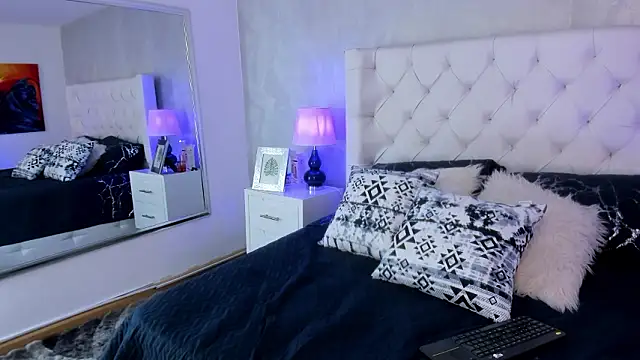 Ivi jones  online show from March 14, 7:30 pm