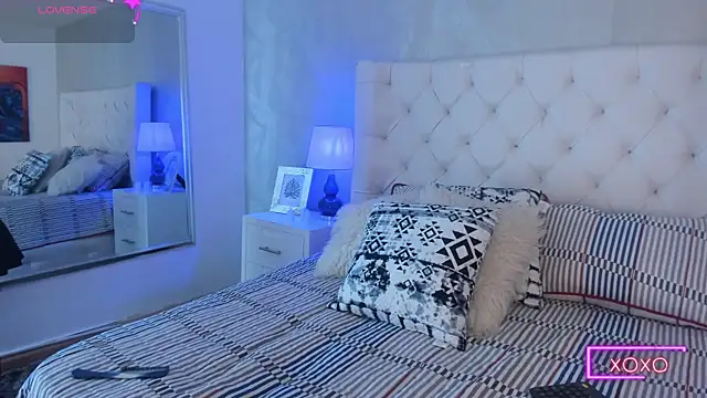 Ivi jones  online show from April 5, 8:17 pm