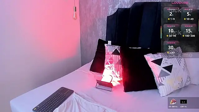 Ivi jones  online show from April 19, 8:33 pm