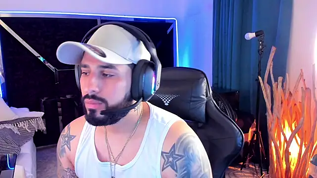 Snapshot of ostin-big21 chatting on March 5, 2:29 am ostin-big21 online show from March 5, 2:29 am