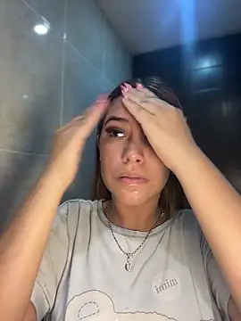 MiluRossee online show from March 31, 4:46 am