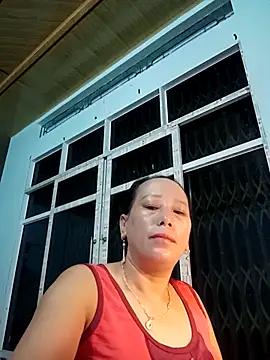 Snapshot of JenyLy68 chatting on March 1, 10:01 pm JenyLy68 online show from March 1, 10:01 pm