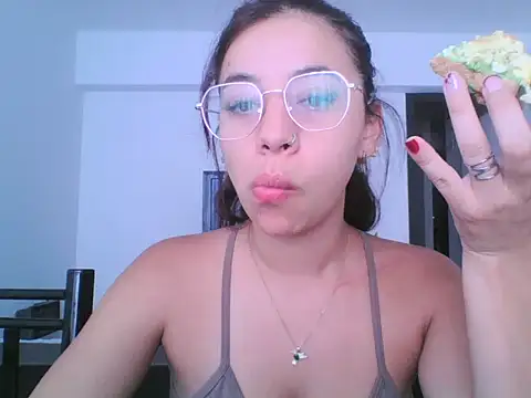 Snapshot of Nanuchis chatting on February 27, 12:38 pm Nanuchis online show from February 27, 12:38 pm