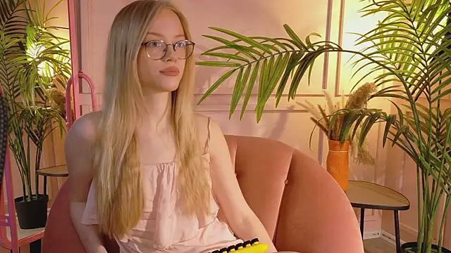 Dear Tessa online show from April 19, 3:11 pm