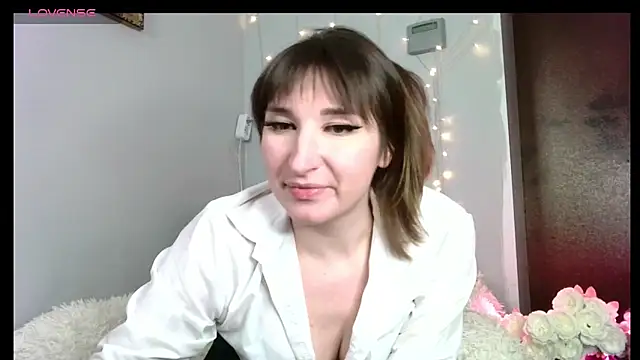 Birdie Kiss online show from April 20, 7:59 pm