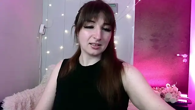 Birdie Kiss online show from June 8, 7:47 pm