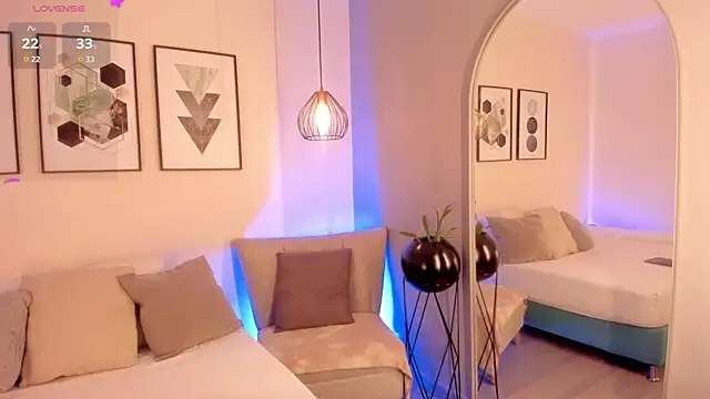 ariavelvet  online show from March 25, 2:39 am