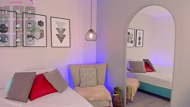 ariavelvet  online show from April 13, 11:05 am