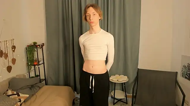 Snapshot of SilverFeral chatting on March 2, 5:52 am SilverFeral online show from March 2, 5:52 am