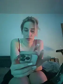 JuliaPrivat online show from February 26, 9:58 pm